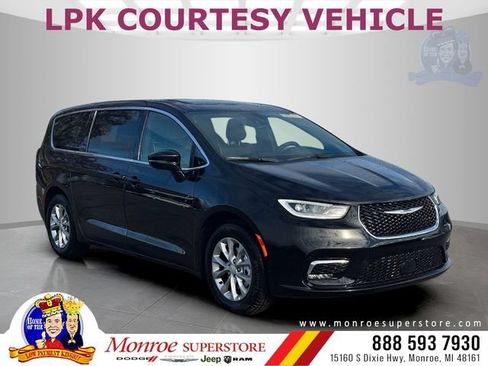 New 2026 Chrysler Pacifica Limited FWD image 1