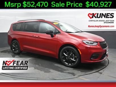 New 2026 Chrysler Pacifica Select w/ S Appearance Package