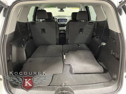 Used 2023 GMC Acadia SLE image 24