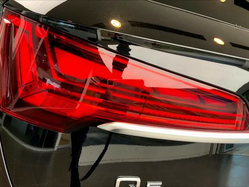 Used 2022 Audi Q5 2.0T Premium w/ Convenience Package AWD/4WD image 28