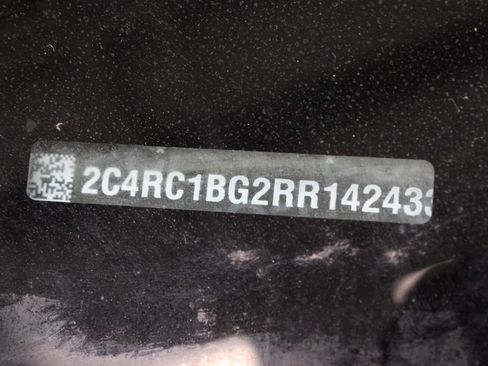 Used 2024 Chrysler Pacifica Touring-L FWD image 38