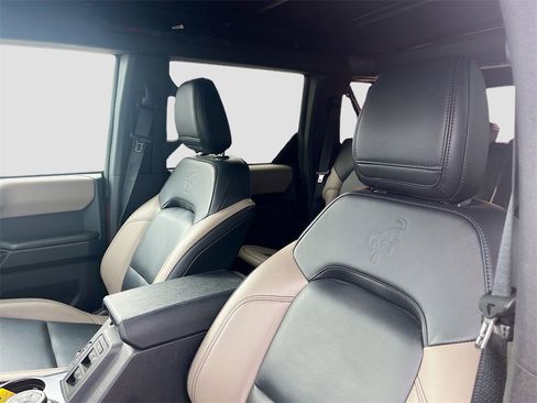 Used 2024 Ford Bronco Wildtrak image 21