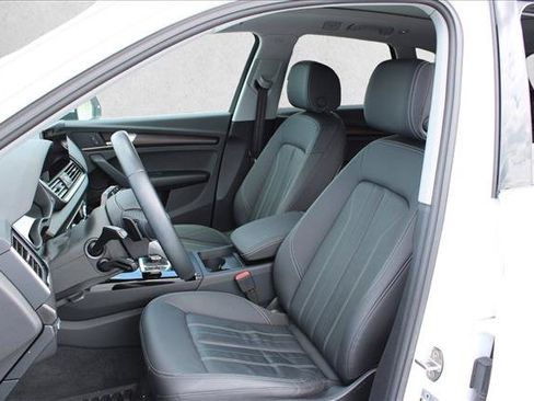 Used 2023 Audi Q5 2.0T Premium w/ Convenience Package AWD/4WD image 18