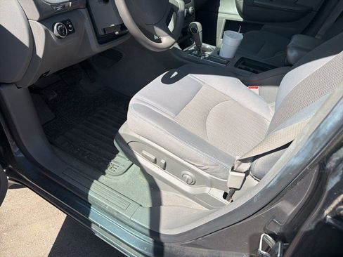 Used 2013 Chevrolet Traverse LS FWD image 7