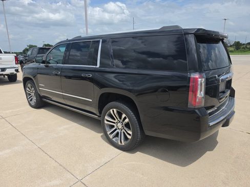 Used 2018 GMC Yukon XL Denali w/ Denali Ultimate Package AWD/4WD image 3