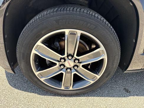 Used 2019 GMC Acadia Denali w/ Technology Package AWD/4WD image 11