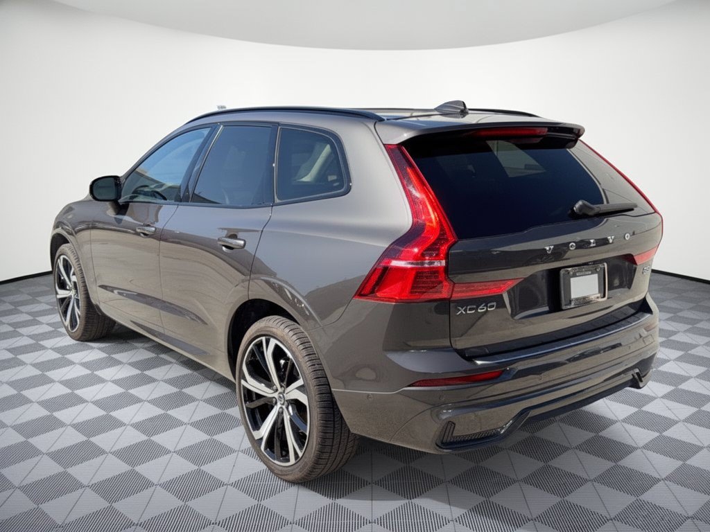 Used 2024 Volvo XC60 B5 Ultimate w/ Protection Package Premier AWD/4WD image 3