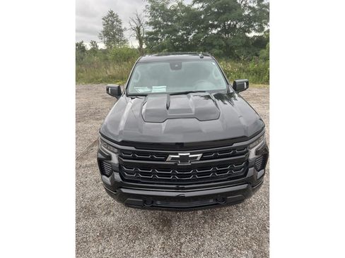 Used 2026 Chevrolet Silverado 1500 LT Trail Boss w/ LT Trail Boss Premium Package AWD/4WD image 3