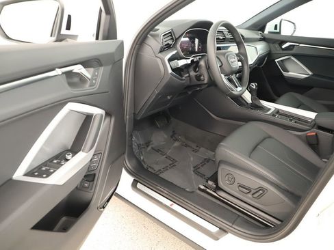 New 2025 Audi Q3 2.0T Premium image 14