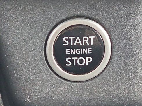Used 2023 Nissan Rogue SV AWD/4WD image 18