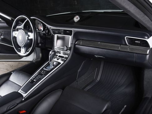 Used 2015 Porsche 911 Turbo S image 22