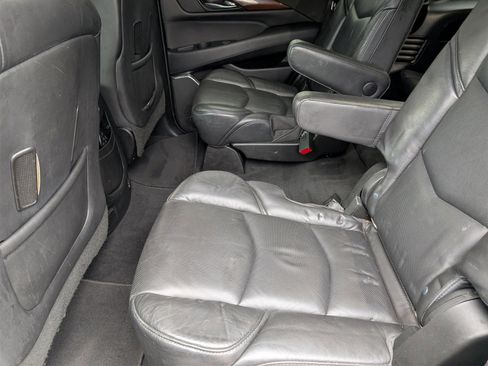 Used 2018 Cadillac Escalade Luxury image 10