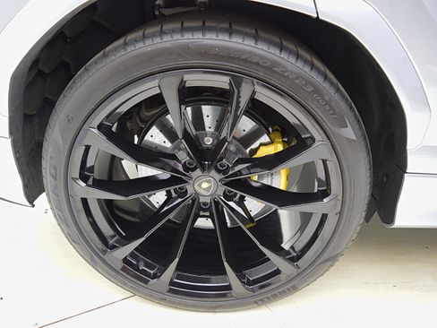 Used 2023 Lamborghini Urus S AWD/4WD image 44