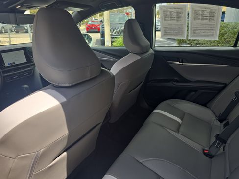 Used 2025 Toyota Camry SE image 13