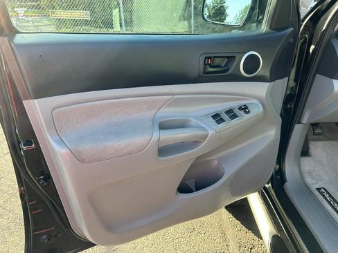 Used 2011 Toyota Tacoma 4x4 Double Cab w/ SR5 Pkg #2 image 9