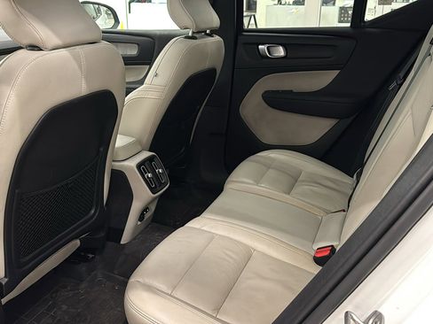 Certified 2023 Volvo XC40 B5 Plus w/ Climate Package image 28