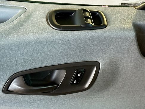 Used 2019 Ford Transit 250 Base image 21