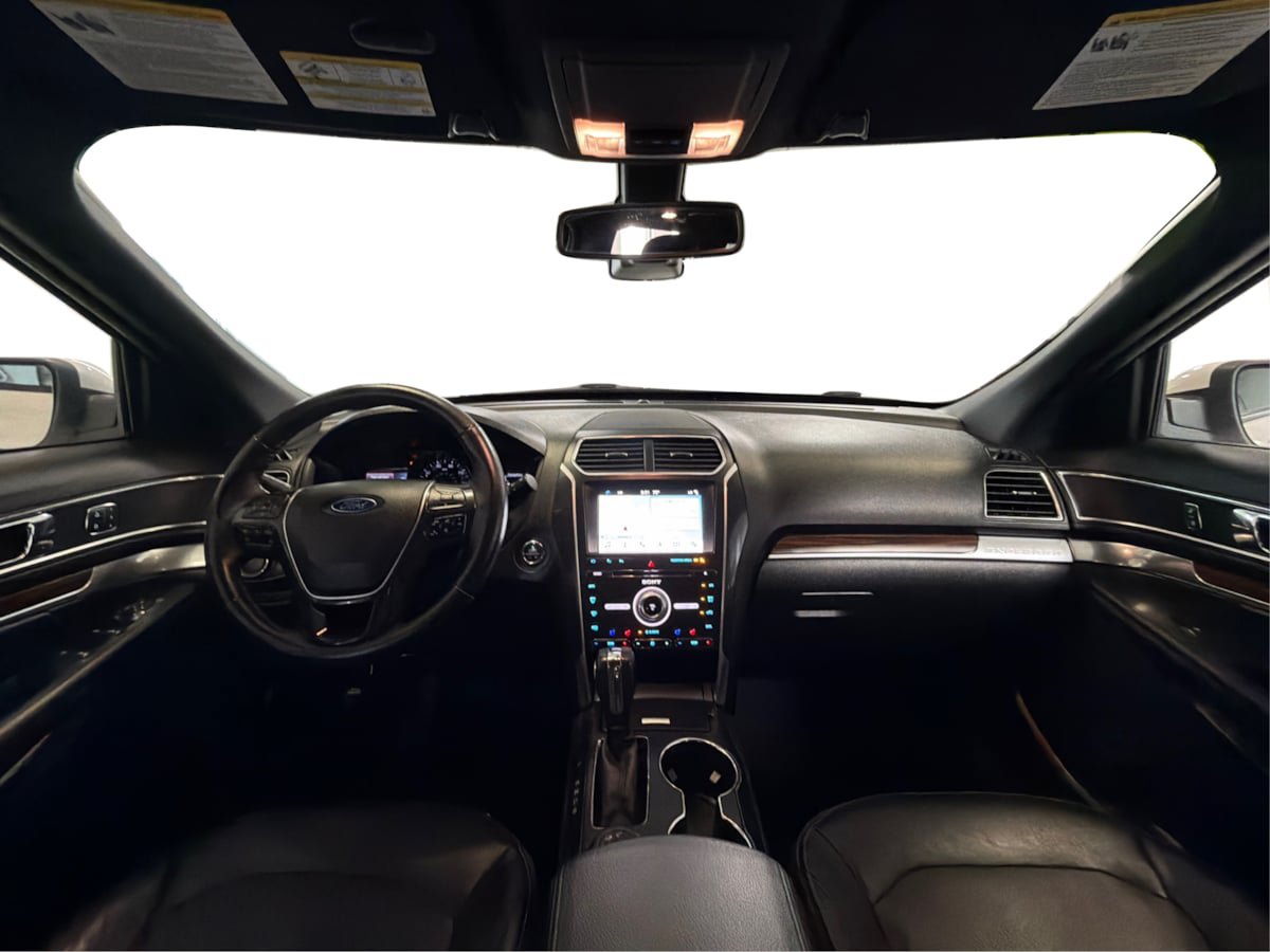 Used 2018 Ford Explorer Limited w/ Equipment Group 301A AWD/4WD image 28