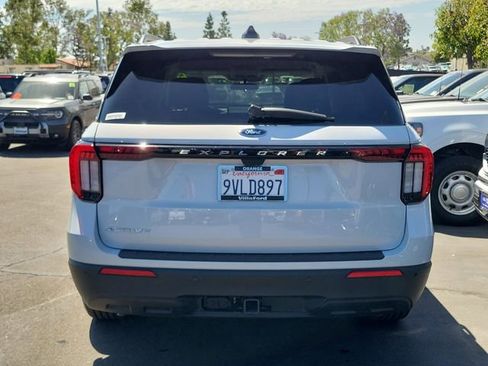 Used 2025 Ford Explorer Active RWD image 24