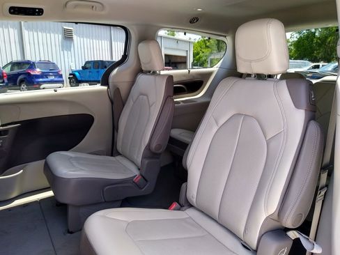 Certified 2019 Chrysler Pacifica Touring-L Plus w/ Advanced Safetytec Group FWD image 18