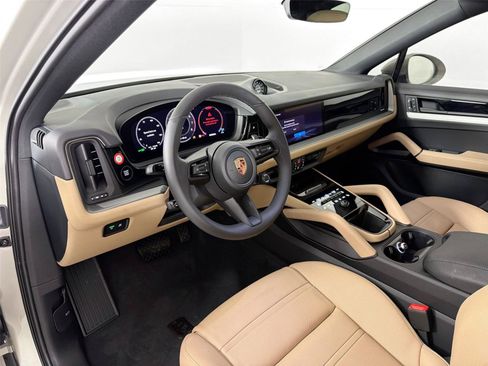 Certified 2026 Porsche Cayenne Coupe AWD/4WD image 4