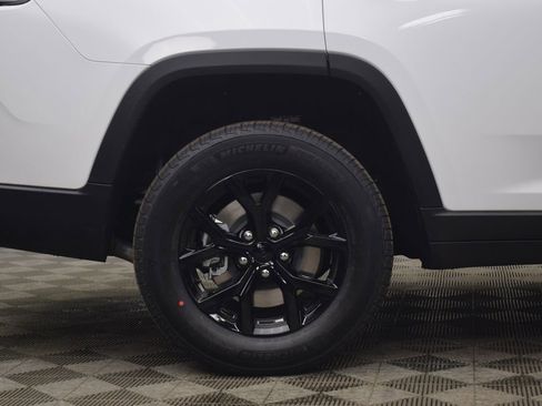 New 2026 Jeep Grand Cherokee L Laredo image 8