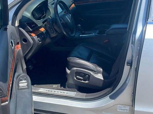 Used 2019 Lincoln MKT AWD image 14