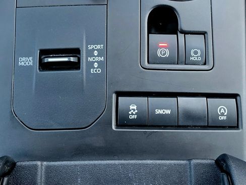 Used 2021 Toyota Highlander XLE FWD image 33