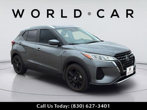 Used 2021 Nissan Kicks SV FWD image 2