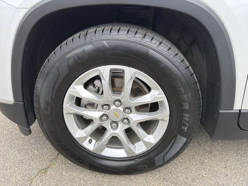 Used 2020 Chevrolet Traverse LT w/ Driver Confidence II Package AWD/4WD image 11