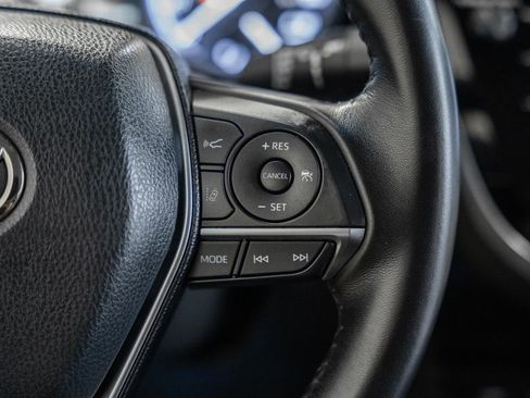 Used 2018 Toyota Camry XLE image 27