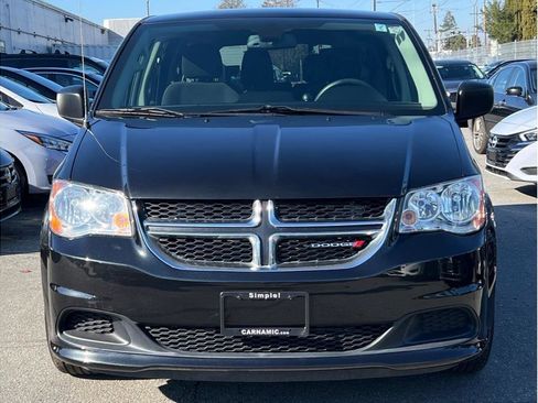 Used 2018 Dodge Grand Caravan SE w/ UConnect Hands-Free Group image 2