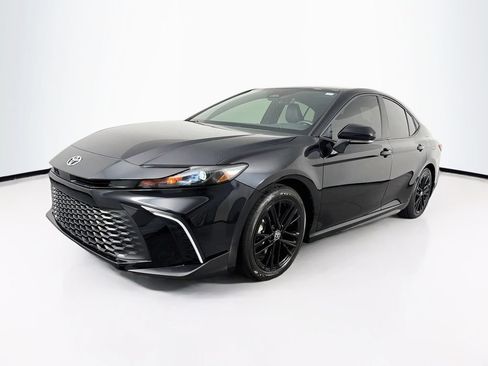 Used 2025 Toyota Camry SE w/ Convenience Package FWD image 3