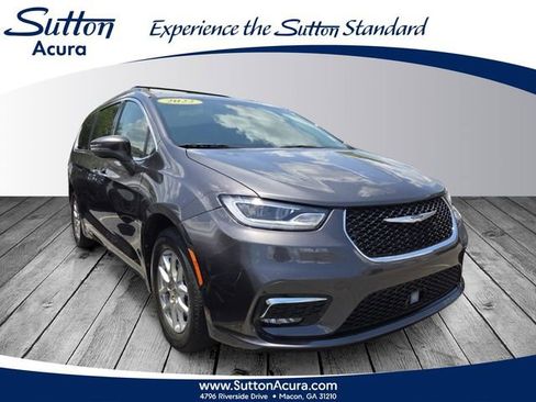 Used 2022 Chrysler Pacifica Touring-L FWD image 1