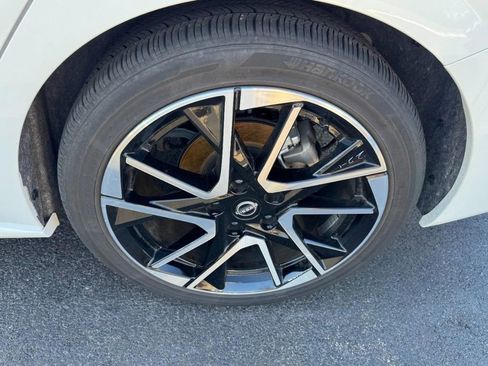 Used 2025 Nissan Sentra SR w/ SR Premium Package image 7