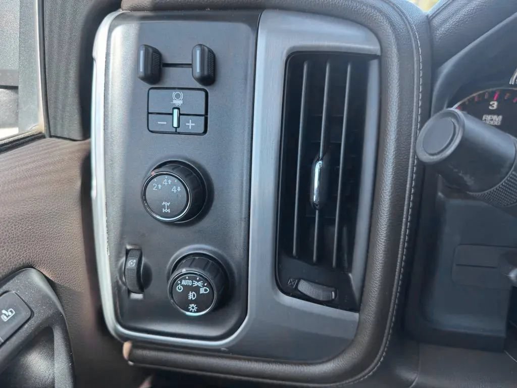Used 2015 GMC Sierra 2500 SLT w/ Suspension Package, Off-Road AWD/4WD image 22