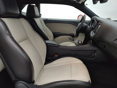 Used 2015 Dodge Challenger SXT Plus RWD image 21