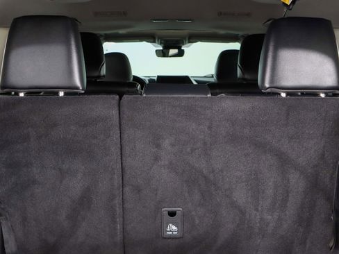 Used 2024 Toyota Highlander XLE image 31