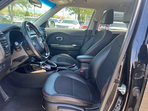 Used 2018 Kia Soul ! FWD image 25