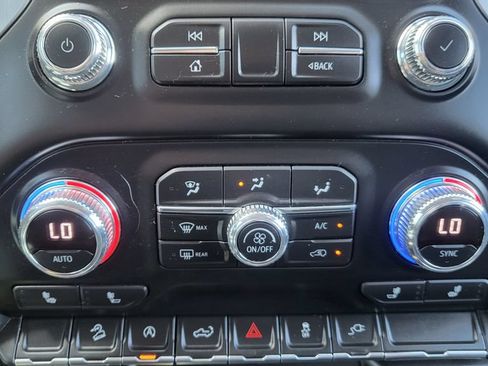 Used 2021 GMC Sierra 1500 SLT w/ X31 Off-Road Package AWD/4WD image 34