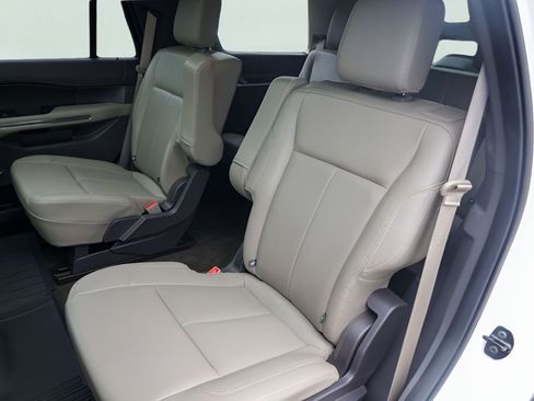 Used 2021 Ford Expedition XLT RWD image 26