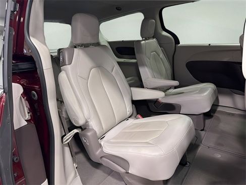 Used 2020 Chrysler Pacifica Touring-L Plus w/ Advanced Safetytec Group image 32