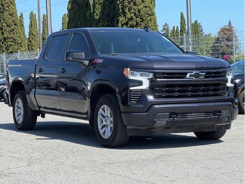 Used 2024 Chevrolet Silverado 1500 RST w/ Z71 Off-Road Package AWD/4WD image 3