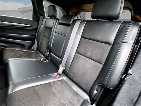 Used 2019 Jeep Grand Cherokee Altitude image 26