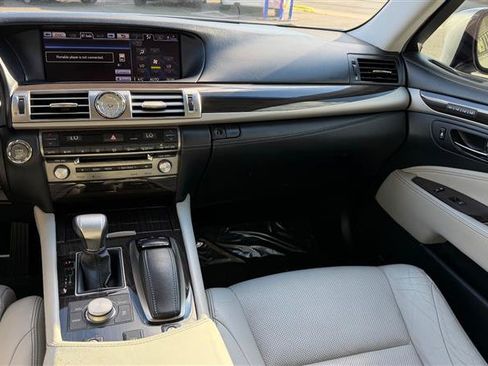 Used 2013 Lexus LS 460 w/ Comfort Pkg RWD image 18
