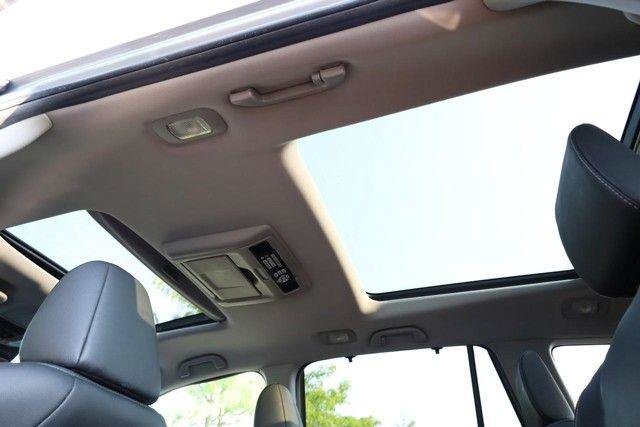 Used 2018 Honda Pilot Elite image 12