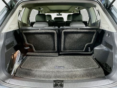 Used 2018 Volkswagen Tiguan SE w/ Panoramic Sunroof Package image 29