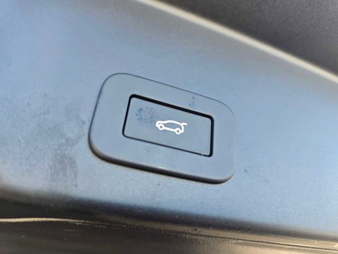 Certified 2025 Land Rover Range Rover Evoque Dynamic SE image 18