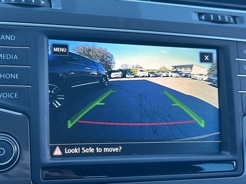 Used 2016 Volkswagen e-Golf SE w/ DC Fast Charging Package image 25