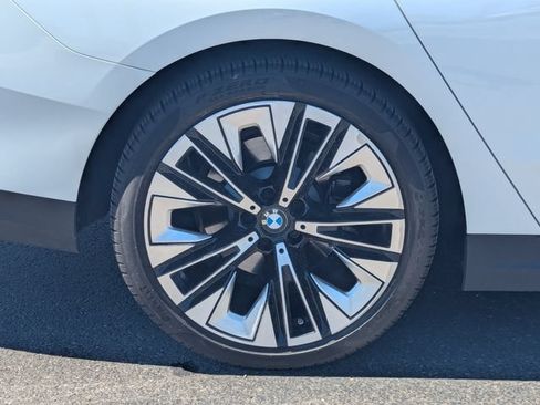 Used 2025 BMW 530i xDrive AWD/4WD image 11